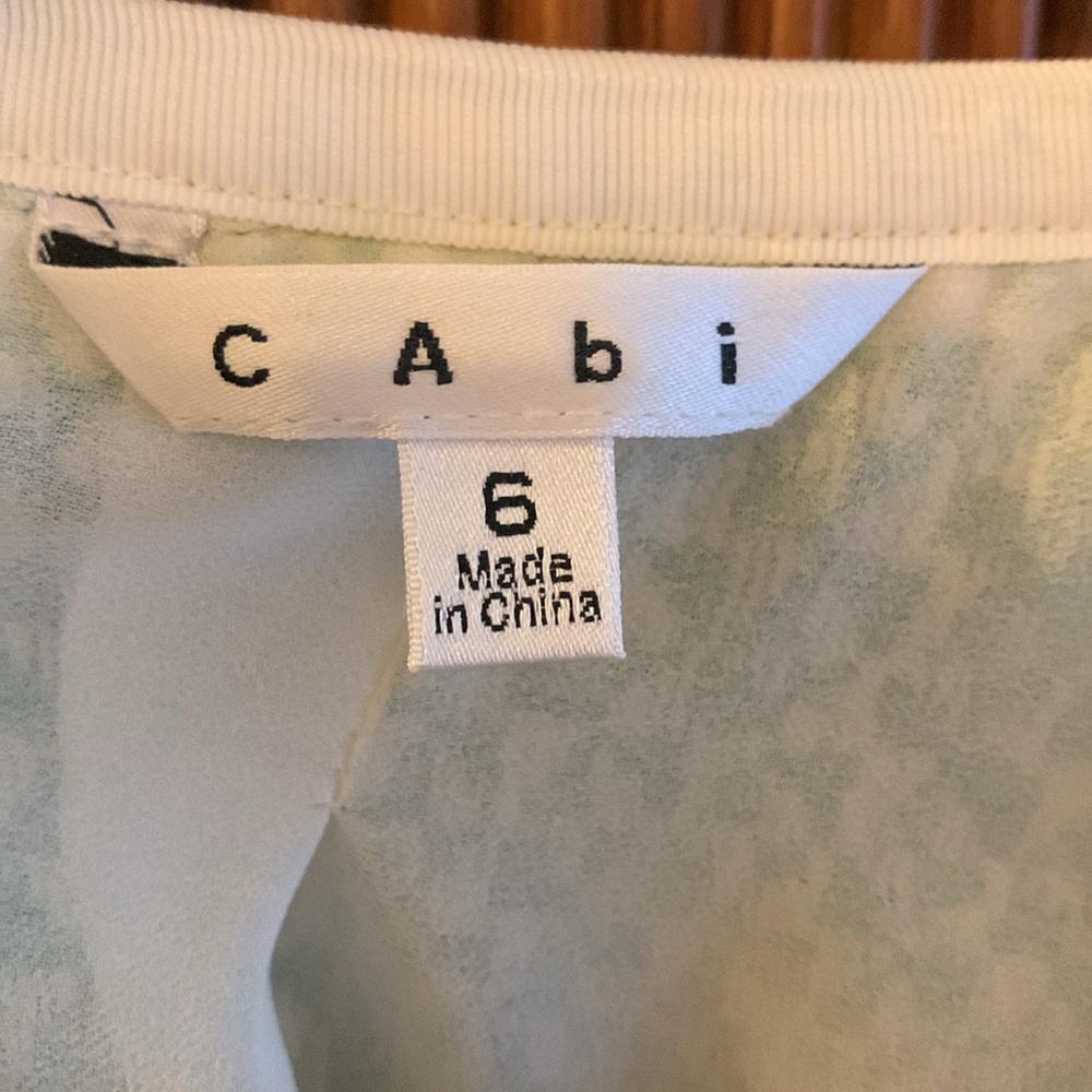 EUC Cabi green, and white design Spring Jacket - Picture 2 of 5